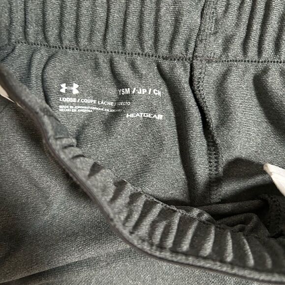 Girls youth small grey Under Armour Play Up shorts with drawstring - Picture 3 of 3